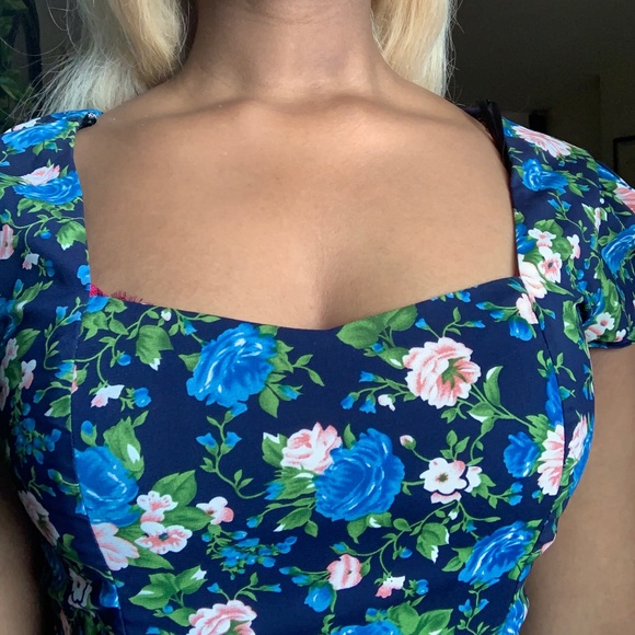 Size M forever 21 floral dress - Picture 2 of 2